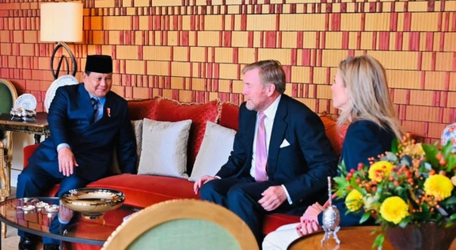 Presiden Prabowo Subianto berbincang dengan Raja dan Ratu Belanda. [Instagram @sekretariat.kabinet]
